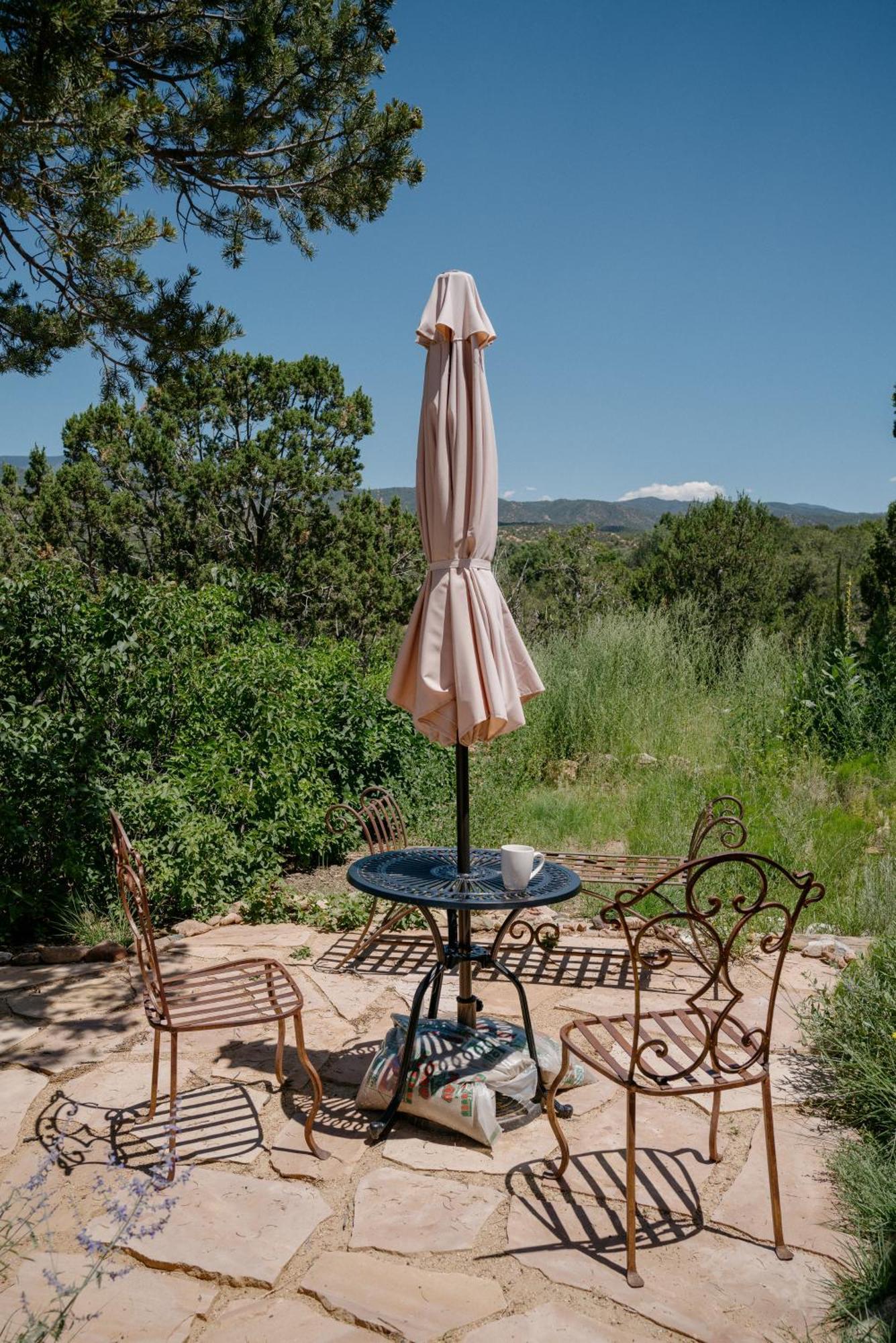 Tesuque Outpost Casita E & F Views In Holiday home