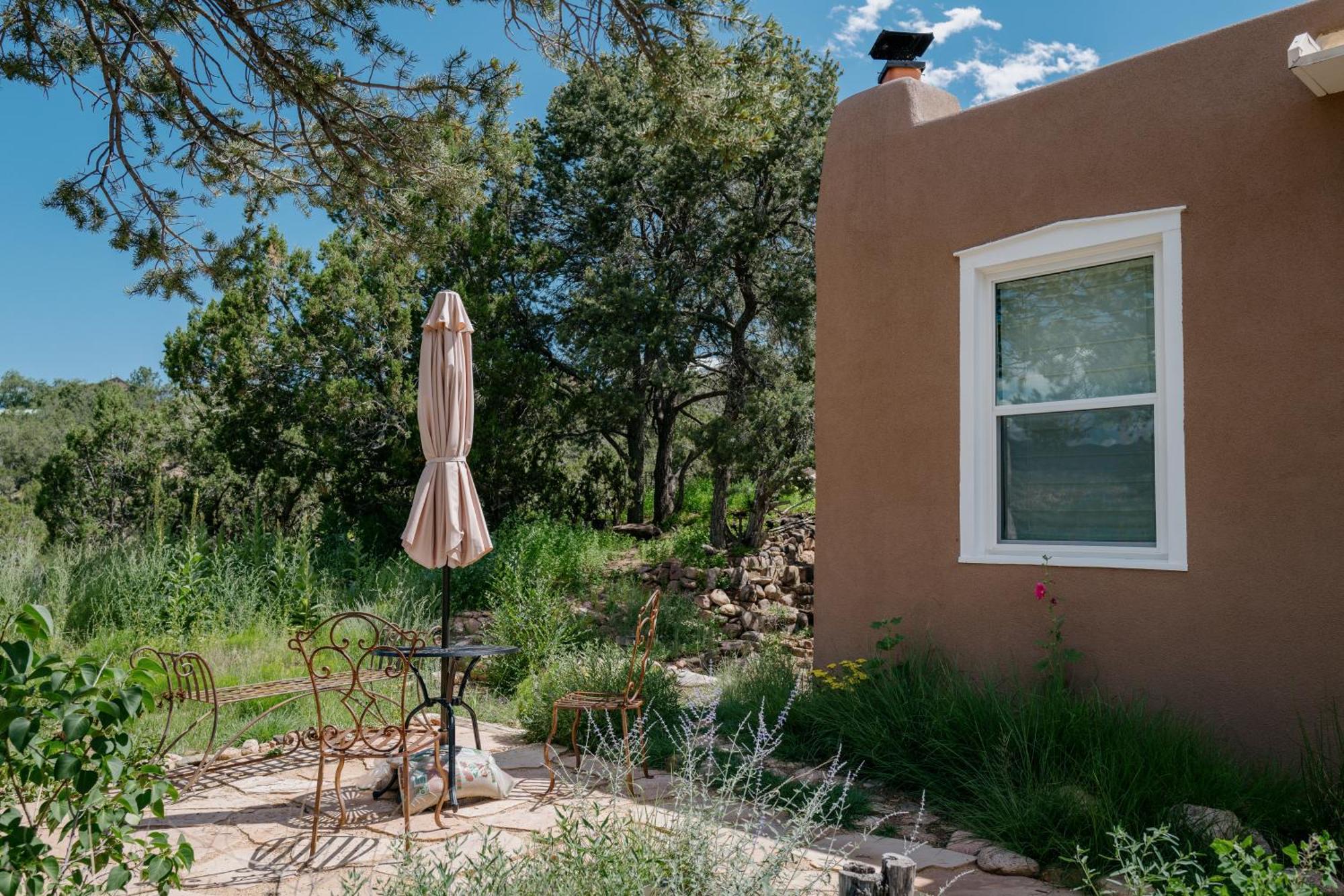 Tesuque Outpost Casita E & F Views In Holiday home *